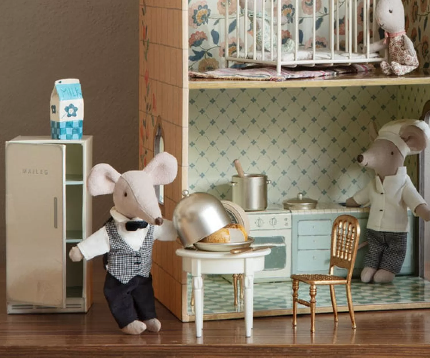 Maileg Waiter Mouse Shop